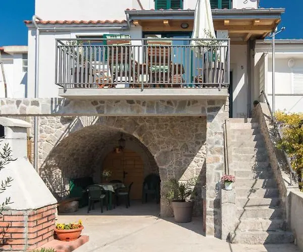 Holiday بيت للعطل *