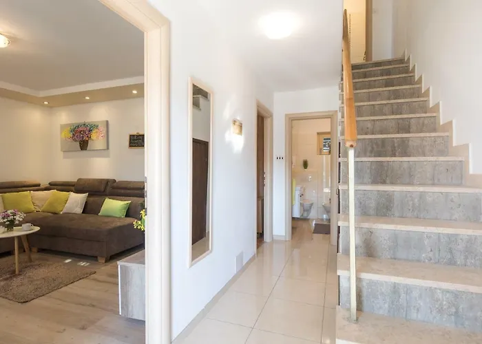 Holiday بيت للعطل *